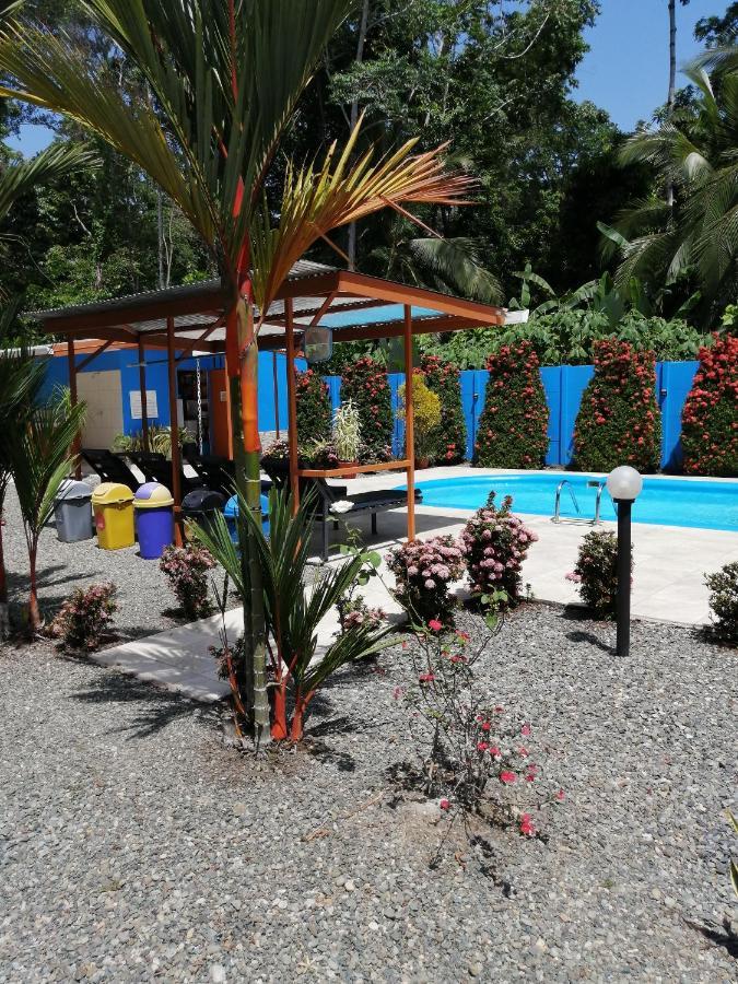 Puerto Vargas Lodge Cahuita Exterior photo