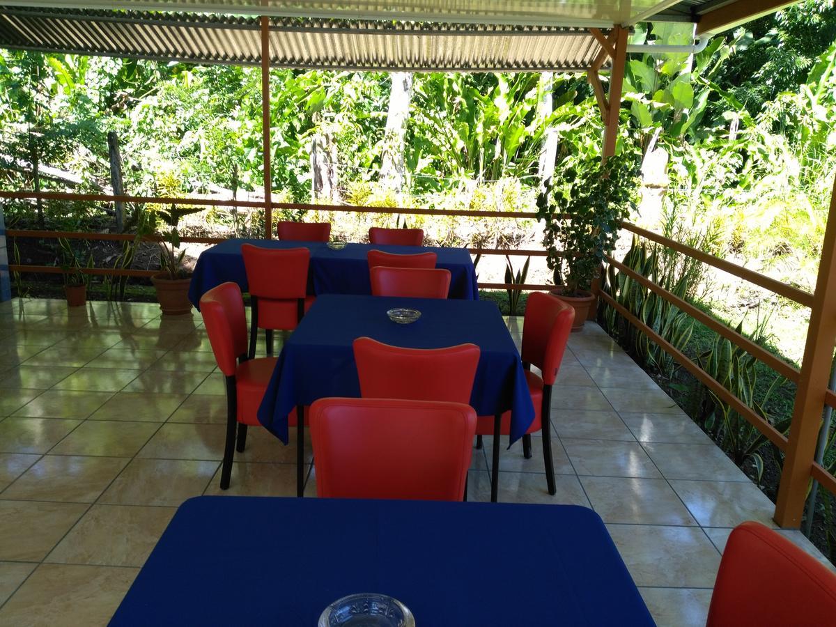 Puerto Vargas Lodge Cahuita Exterior photo