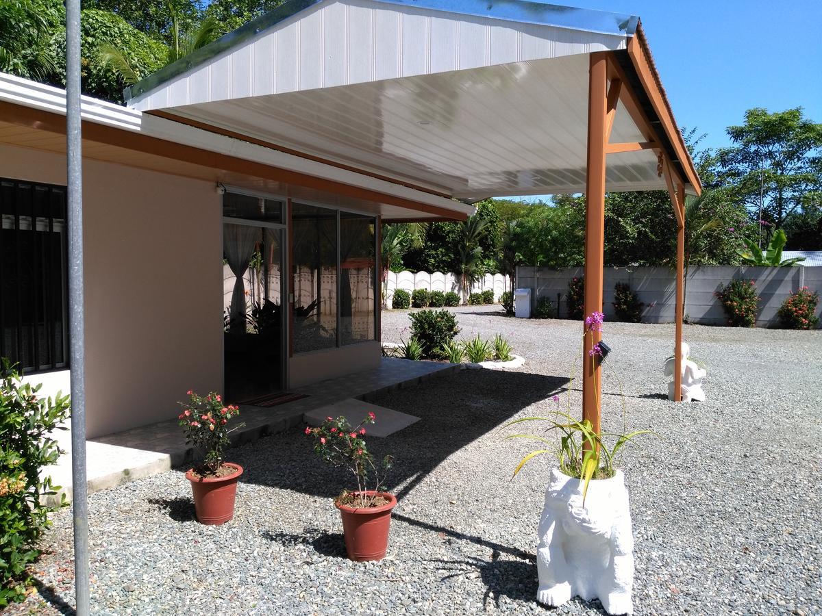 Puerto Vargas Lodge Cahuita Exterior photo