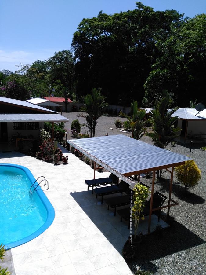 Puerto Vargas Lodge Cahuita Exterior photo