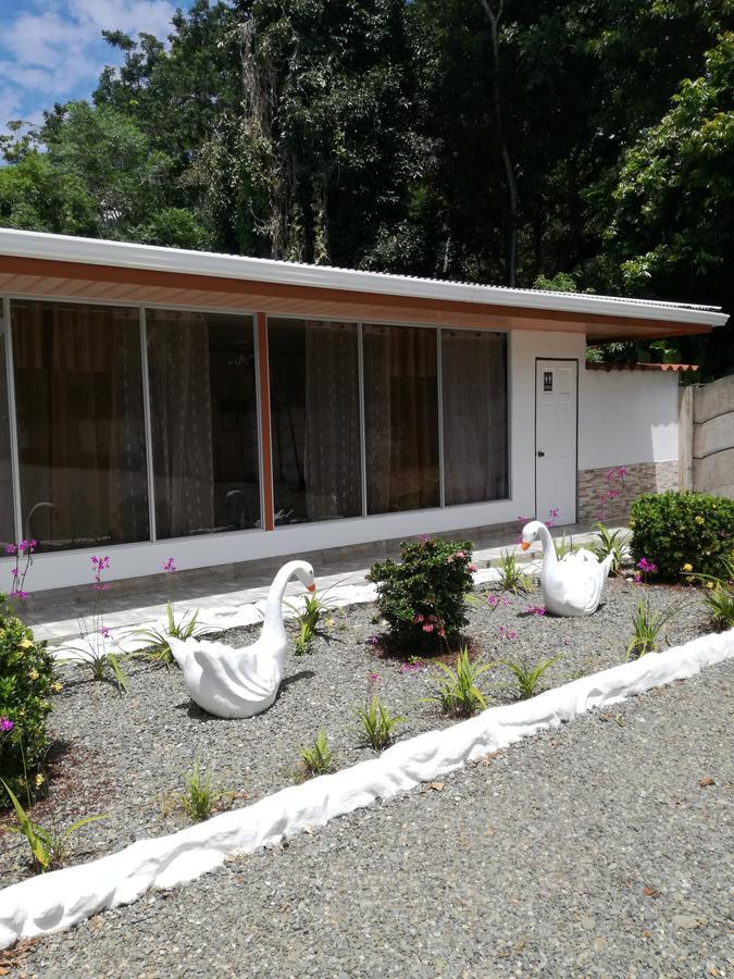 Puerto Vargas Lodge Cahuita Exterior photo